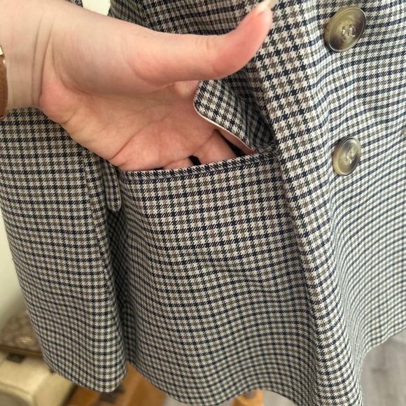 H&M multicolored brown, tan, and black plaid four button front blazer academia - Picture 3 of 8